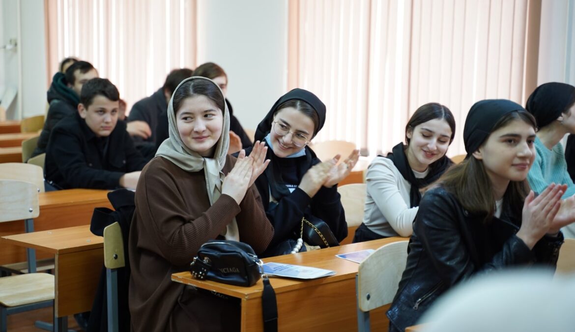 В ЧГПУ продолжается профориентационная работа «Педагогический стартап» со школьниками г. Грозного