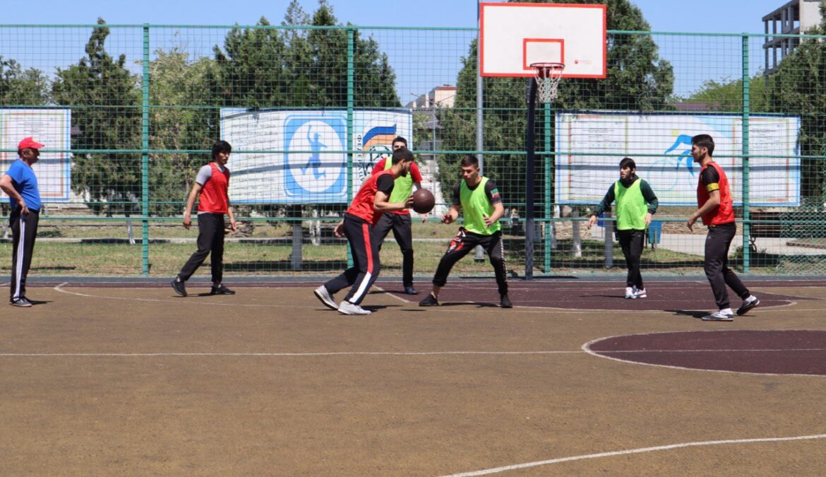 В ЧГПУ состоялись матчи предварительного этапа соревнований по стритболу