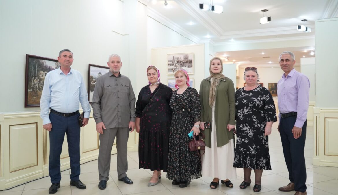В Государственной галерее имени А.А. Кадырова открылась персональная выставка кафедры изобразительного искусства ЧГПУ