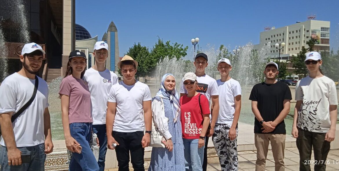 Участники университетской профильной образовательной смены «Многонациональная Россия» побывали на своей первой экскурсии в ЧР