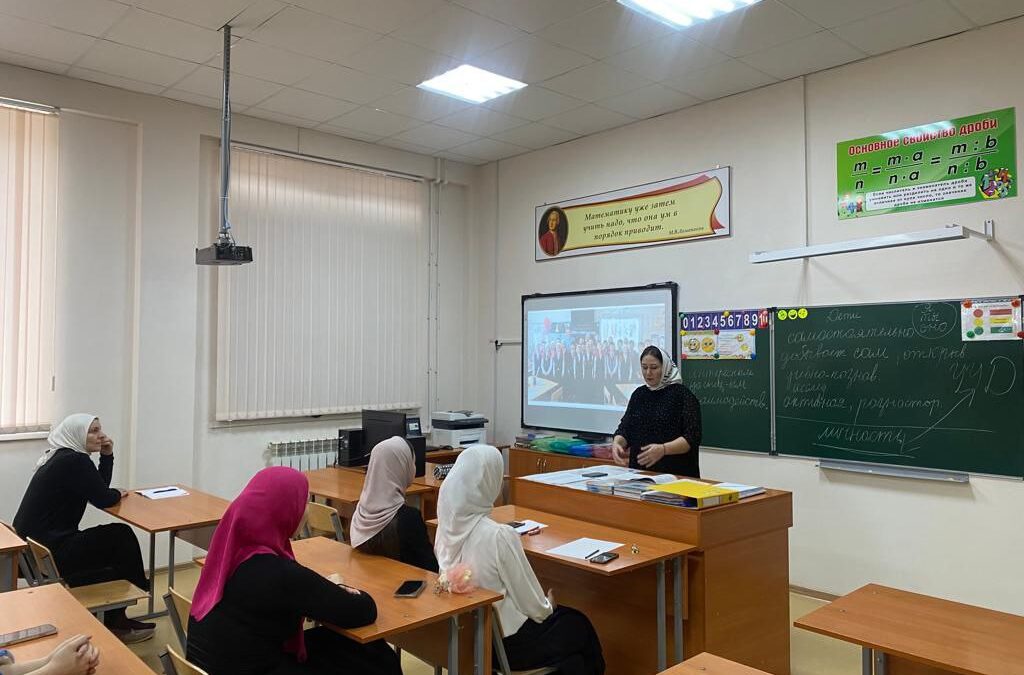 Представители ЧГПУ провели мастер-класс для молодых учителей