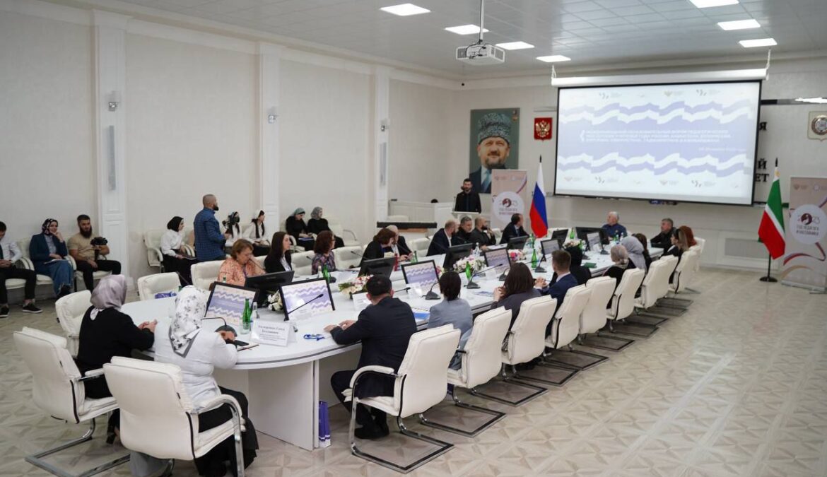 В ЧГПУ стартовал Международный образовательный форум педагогических мастерских учителей года России и стран СНГ
